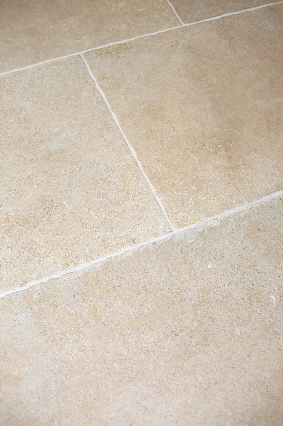 Beauvillon Porcelain Gold Shaped Edge - Image 5
